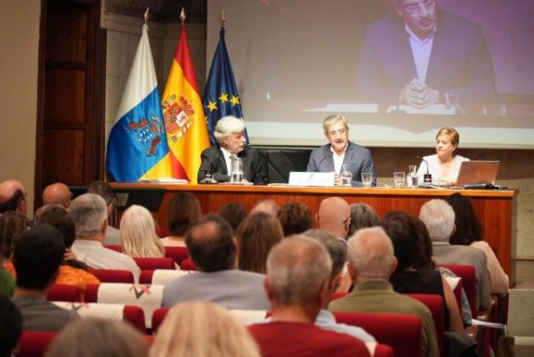 Rodríguez sitúa como un logro colectivo que los canarios presuman hoy de su habla ante el resto del mundo