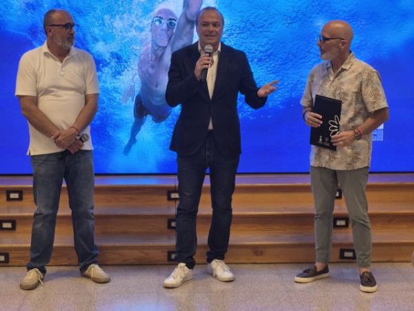 El vicepresidente Hidalgo clausura, junto al deportista David Meca, las jornadas LIKE para sensibilizar sobre la salud mental en los j&oacute;venes