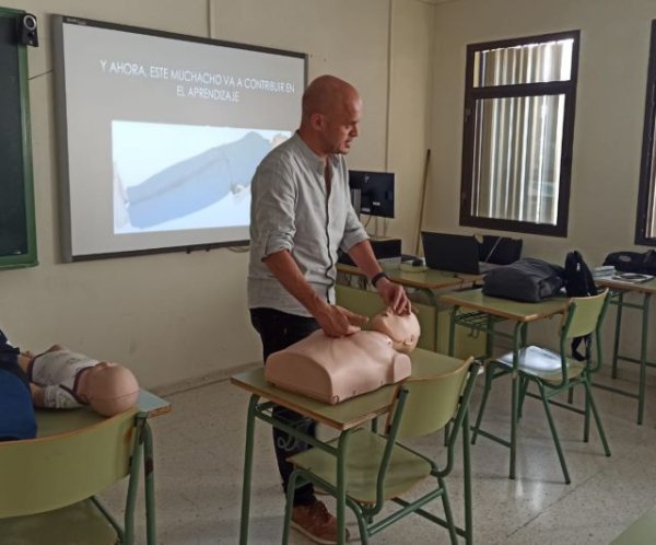 AES Tagoror Ajei programa un Taller de Primeros Auxilios en el IES Noroeste