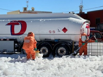 La Consejer&iacute;a de Presidencia forma a bomberos del Consorcio de Tenerife en la intervenci&oacute;n de mercanc&iacute;as peligrosas