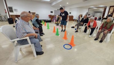 Los usuarios del Centro de D&iacute;a de Gu&iacute;a estrenan nuevo material para actividad f&iacute;sica adaptada