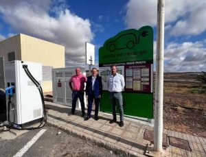 Los polígonos industriales de Puerto del Rosario cuentan con tótems identificativos y nuevos puntos de recarga para coches eléctricos