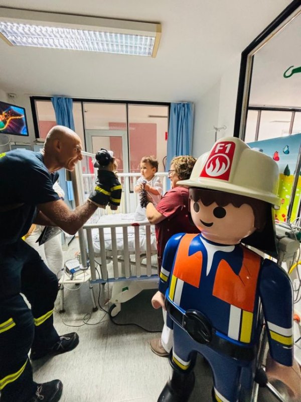 Los pacientes pedi&aacute;tricos del Materno Infantil disfrutan de un completo programa de actos navide&ntilde;os