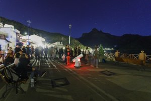Tejeda: Unas 50 personas pudieron disfrutar de “La Noche Mágica“ en la Plaza Mirador de Tejeda