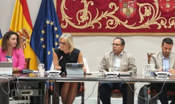 Monzón fija como ejes prioritarios de Sanidad reducir las listas de espera, atención a la salud mental y cronicidad