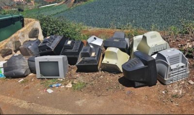 La Polic&iacute;a Local de Gu&iacute;a investiga el vertido de una veintena de pantallas de televisor y monitores en las median&iacute;as