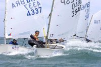 Canarias navega hacia el futuro de la vela con Marta Mansito a los mandos del relevo generacional