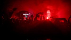 Atacan el autob&uacute;s del Atl&eacute;tico de Madrid a su llegada a Anoeta