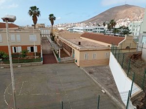Educación mejora la recogida de aguas pluviales en la cubierta del CEE Marente, en Guía de Gran Canaria