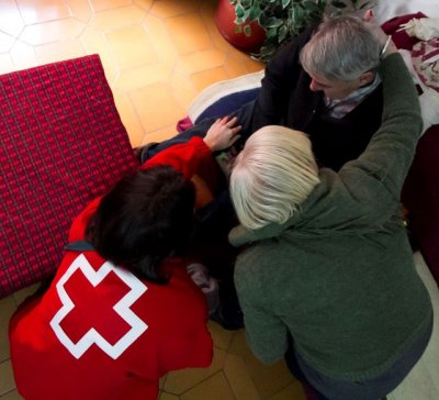 Cruz Roja alerta: la soledad no deseada afecta en igual proporci&oacute;n a j&oacute;venes y a mayores