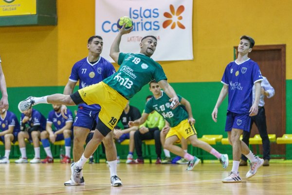 El Balonmano Gáldar confirma la continuidad de Juan Godoy