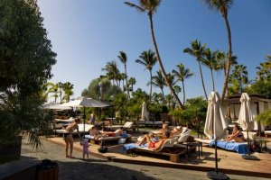 Canarias experimenta un aumento de los turistas alojados y de sus pernoctaciones que crea más empleo y facturación