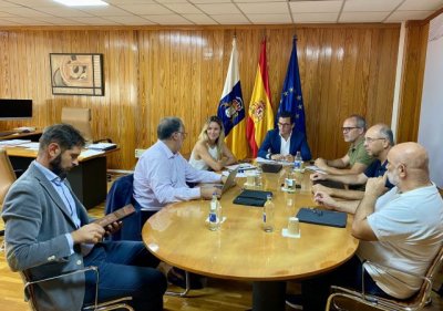 La Consejer&iacute;a y el Cl&uacute;ster Aeron&aacute;utico y Aeroespacial analizan las oportunidades que ofrece el sector a Canarias