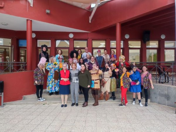 Gáldar: Participantes del programa &#039;Envejecimiento Activo&#039; celebran el Martes de Carnaval en el Club del Mayor