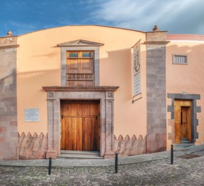 La Casa de la Cultura de Guía acoge una charla del escritor Santiago Gil sobre Dolores Campos-Herrero