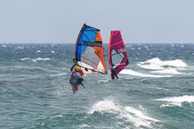 Windsurf: Los j&oacute;venes valores se adaptan a las condiciones del mar en Pozo Izquierdo