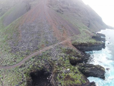 Franquis formaliza el contrato de 4,5 millones para la construcción del falso túnel de Pie de Bascos, en El Hierro