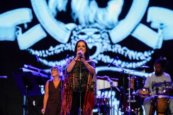 Olga Cerpa y Mestisay deslumbraron con su espectáculo en las fiestas de Guía