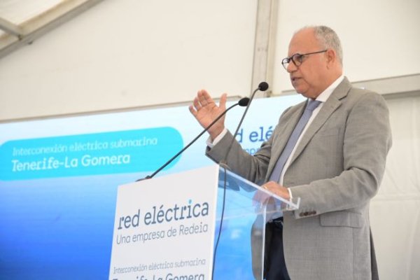 Curbelo: “La interconexión eléctrica con Tenerife afianza la apuesta de La Gomera por la transición energética”
