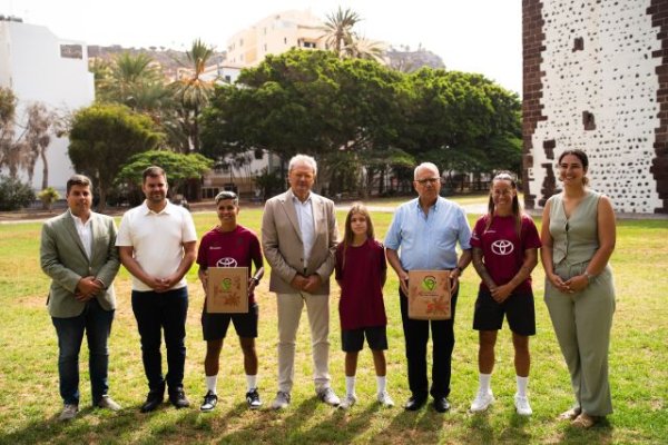 El CD Tenerife Femenino y el Cabildo de La Gomera impulsan un proyecto conjunto para la promoción del producto local