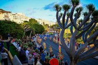 La mayor Cabalgata de la historia de G&aacute;ldar inunda las calles con m&aacute;s de 20.000 personas y Elvis Crespo llena La Quinta