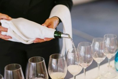 El Gobierno de Canarias imparte formaci&oacute;n sobre vinos canarios al sector de la restauraci&oacute;n de La Gomera