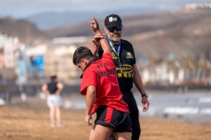 La Playa de Las Canteras reúne un año más a las promesas de la Lucha Canaria