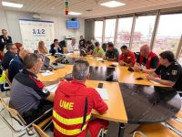 Los equipos de extinci&oacute;n contin&uacute;an trabajando en puntos calientes y reproducciones en la zona norte de Tenerife