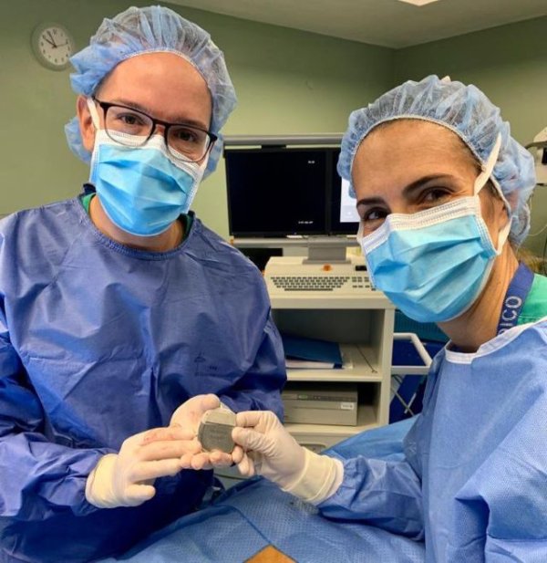 El Hospital La Candelaria incorpora un nuevo neuroestimulador para pacientes con síndrome doloroso de espalda