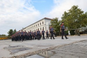 Policía Canaria y representantes del PEVOLCA desfilan en Madrid por el Día de la Fiesta Nacional