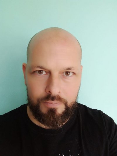 Onir presenta un viaje introspectivo en su primer sencillo &ldquo;Nadando en el vac&iacute;o&rdquo; (V&iacute;deo)