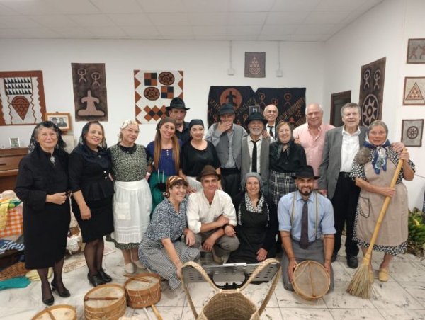 El Casino de G&aacute;ldar inaugura la exposici&oacute;n &ldquo;Recordando el Pasado&rdquo; con motivo del D&iacute;a de Canarias