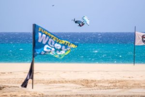 El Surf-Freestyle del Mundial de Wingfoil entra en su jornada decisiva en Fuerteventura