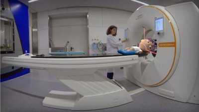 Dos hospitales del SCS incorporan un proyecto de realidad virtual para tratamiento oncol&oacute;gico pedi&aacute;trico