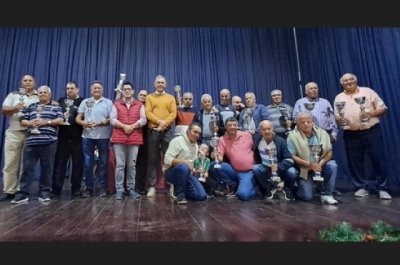 G&aacute;ldar: La Asociaci&oacute;n de Vecinos Amagro de Barrial celebro su entrega de trofeos a los ganadores de los campeonatos de domin&oacute; y subastado
