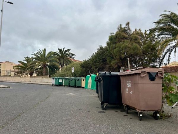Gu&iacute;a: La Polic&iacute;a Local refuerza el control y la labor pedag&oacute;gica con los vecinos para mantener limpio el municipio