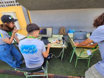 Siete centros de las islas lanzan sus sat&eacute;lites para ganar la cuarta edici&oacute;n de la fase regional de CanSat