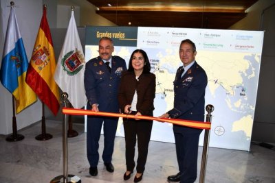 Las Casas Consistoriales del Ayuntamiento de Las Palmas acogieron ayer la inauguración de la exposición “Grandes Vuelos de la Aviación Española 1926-1935”