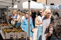 El Mercado Agr&iacute;cola de G&aacute;ldar re&uacute;ne a productores y p&uacute;blico en una jornada coincidente con &lsquo;G&aacute;ldar en Flor&rsquo;
