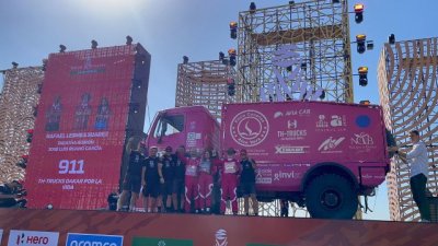 Dakar 24: El Elefante Rosa, l&iacute;der de los camiones, hace historia en el Dakar de Arabia Saud&iacute;