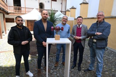 G&aacute;ldar: El artista Reinaldo Sosa dona al Museo Ag&aacute;ldar su escultura 'Cebolla caramelizada'