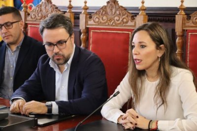 De Le&oacute;n anuncia dos planes de empleo para reducir el paro femenino en Santa Cruz de La Palma y Los Llanos