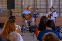 Cueva Pintada celebra su 19 aniversario con música, visitas guiadas y un ambiente festivo