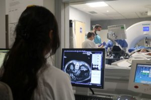 El Hospital Molina Orosa incorpora una nueva técnica que permite el tratamiento de tumores sin cirugía