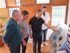 El Ayuntamiento de Guía instala una Pantalla Táctil de Tramitación en Casas de Aguilar, en las medianías del municipio