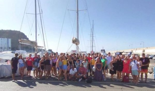 Agaete: actividad gratuita para los jóvenes y han probado el Parasailing en Puerto Rico