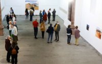 El pintor Juan Guerra realiza una visita guiada a su muestra &lsquo;Geograf&iacute;a On&iacute;rica&rsquo; que se exhibe en la Casa de la Cultura de Gu&iacute;a