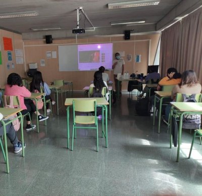Se realizó el taller de poesía en el IES Agaete Pepe Dámaso con el poeta y escritor Tebu Guerra