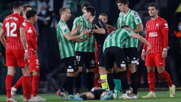 Dos partidos de clausura total del Benito Villamarín por los incidentes del derbi