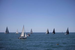 Espectacular salida de la XXXI Regata Oceánica Palos–La Gomera, con 65 tripulantes siguiendo la estela de Colón